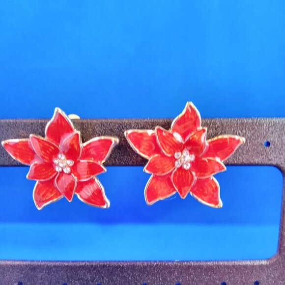 Vintage red enamel Christmas poinsettia earrings with rhinestones clip ons - Picture 4 of 5